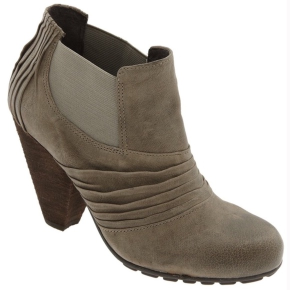 Vince Camuto Bronco Suede Heeled Ankle Booties - Picture 1 of 11